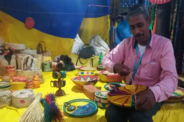 craftsmen of bihar are making attractive women jewelery