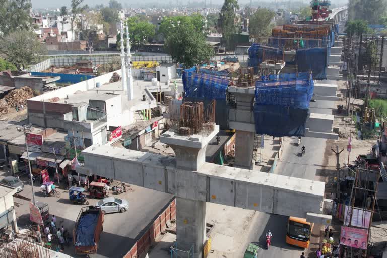 Muradnagar rapid railway station being built on single pillar