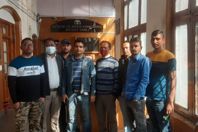 himachal taxi operators submitted memorandum to shimla dc