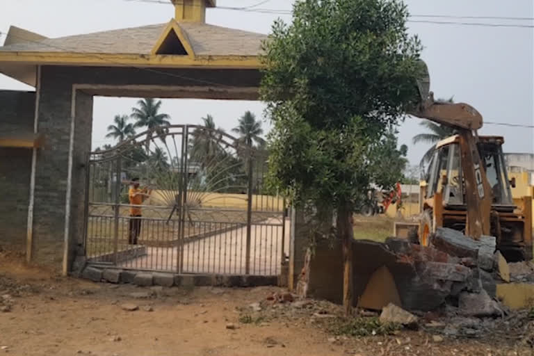 Park Demolished in narasannapet: