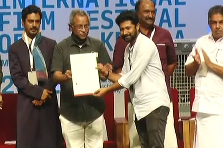 Special Jury Award for ETV Bharat at IFFK  Special Jury Award f.or ETV Bharat in Kerala  26th International Film Festival of Kerala  ETV Bharat news  ಈಟಿವಿ ಭಾರತ್​ಗೆ ಒಲಿದ ಸ್ಪೇಷಲ್​ ಜ್ಯೂರಿ ಮೆನ್ಶನ್​ ಪ್ರಶಸ್ತಿ  ಕೇರಳದಲ್ಲಿ ಈಟಿವಿ ಭಾರತ್​ಗೆ ಸ್ಪೇಷಲ್​ ಜ್ಯೂರಿ ಪ್ರಶಸ್ತಿ  ಕೇರಳದ 26ನೇ ಅಂತಾರಾಷ್ಟ್ರೀಯ ಚಲನಚಿತ್ರೋತ್ಸವ  ಈಟಿವಿ ಭಾರತ ಸುದ್ದಿ