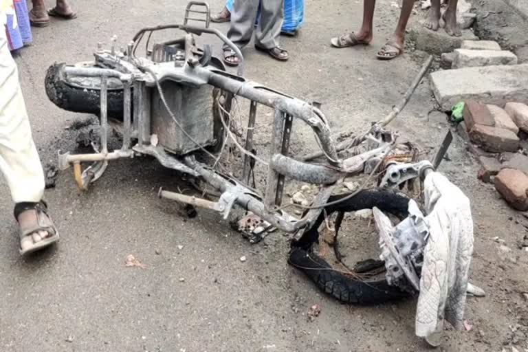 Father and daughter killed in E Scooter fire accident- Tamil-Nadu