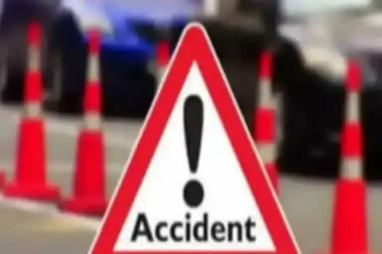 Road Accident: ఒకదానికొకటి ఢీకొన్న 6 లారీలు.. మధ్యలో నుజ్జునుజ్జయిన కారు