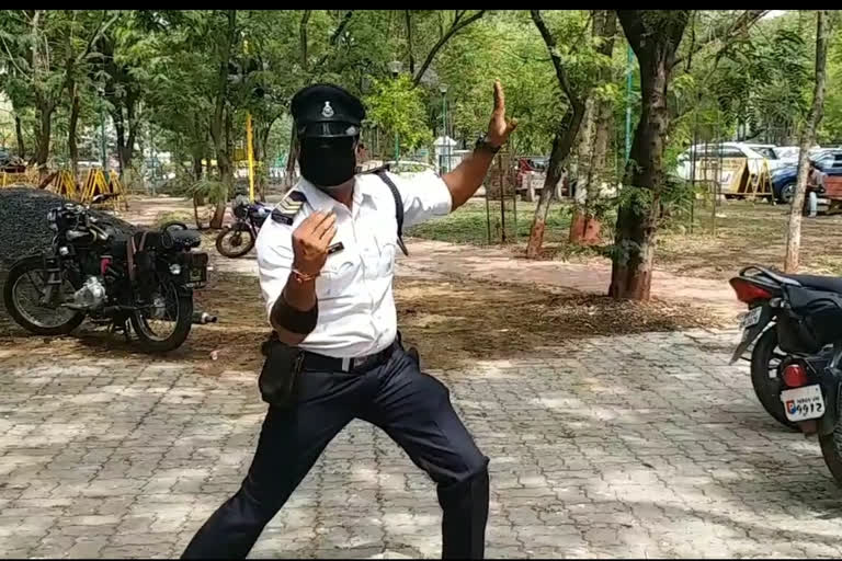 Famous dancing cop Ranjeet of traffic police indore