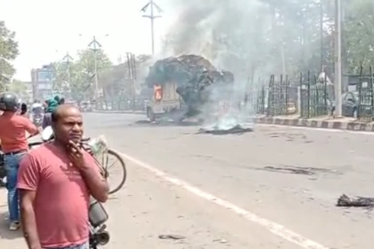 Massive fire in vehicle in posh area of Dhanbad