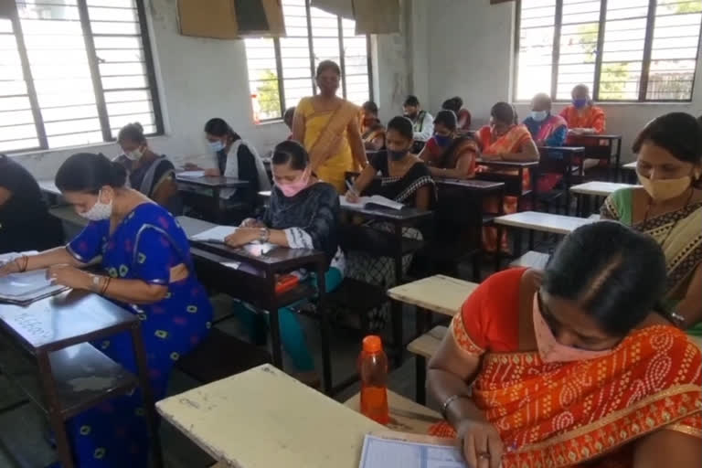 Women are Taking SSC Exams in Aurangabad