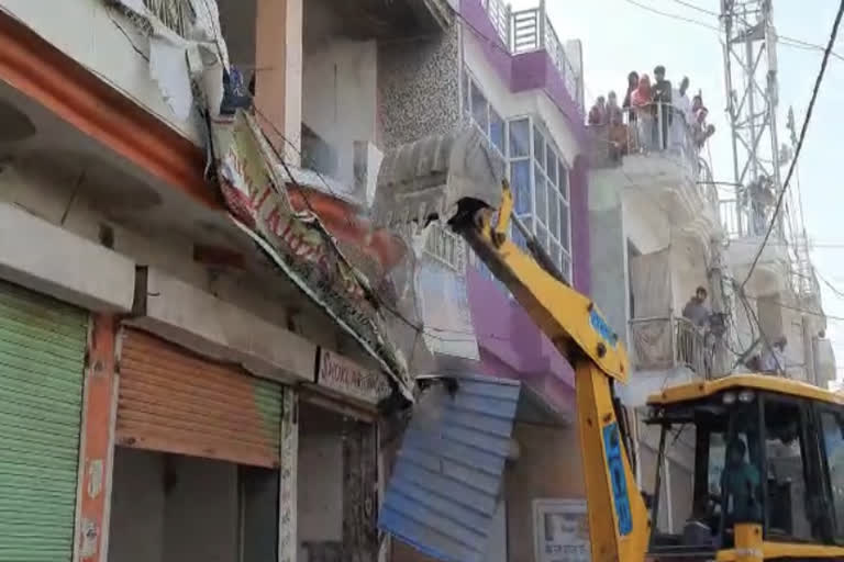 Bulldozer at house of killer in Bhind