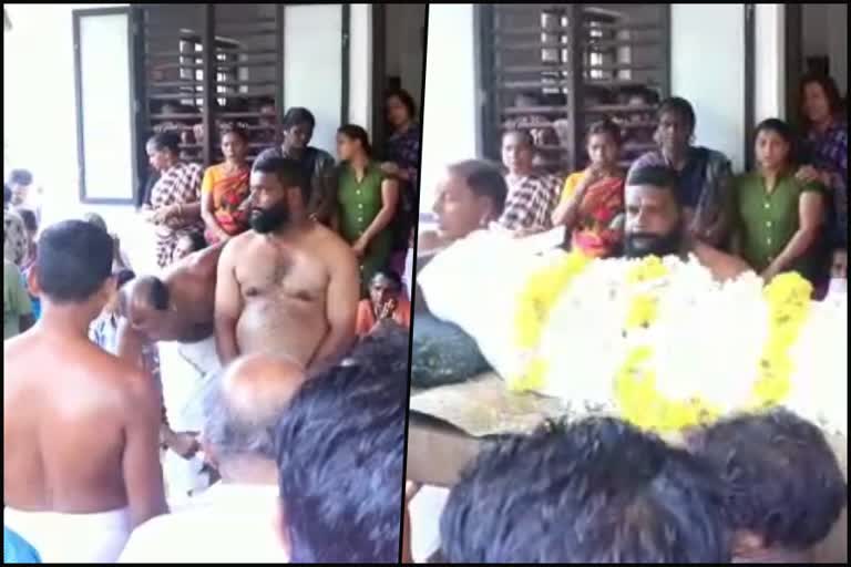 blocked funeral deed man raised complaint  വിവാഹം ആചാരം ലംഘിച്ചെന്ന വാദത്തില്‍ പിതാവിന്‍റെ മരണാനന്തര കർമം തടഞ്ഞു  പിതാവിന്‍റെ മരണാനന്തര കർമം തടഞ്ഞതിനെതിരെ യുവാവിന്‍റെ പരാതി  പിതാവിന്‍റെ മരണാനന്തര കർമം തടഞ്ഞതിനെതിരെ കാഞ്ഞങ്ങാട് സ്വദേശി പ്രിയേഷ്  Young man complains about blocking father's posthumous deeds  കാസർകോട് ഇന്നത്തെ വാര്‍ത്ത  Kasargod todays news