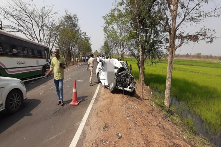 Five dead in bus-car collision in Telangana's Kamareddy