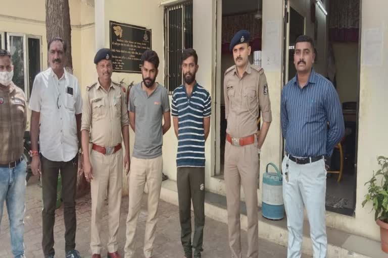 Robbery Case in Ahmedabad  : ફરિયાદી બન્યો આરોપી, દેવું થઈ જતા મિત્ર સાથે મળીને લૂંટનું તરકટ રચ્યું