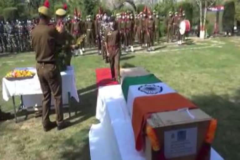 wreath-laying-ceremony-of-slain-spo-ishfaq-ahmad-held-at-dpl-budgam