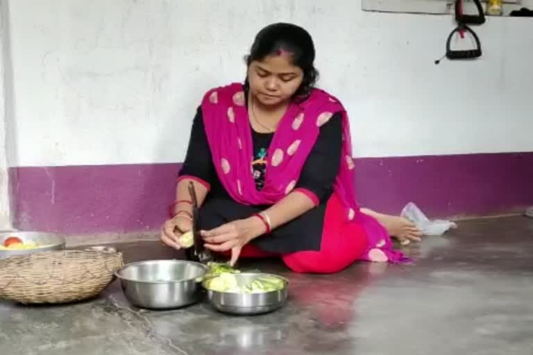 Educated Hawker In Bankura