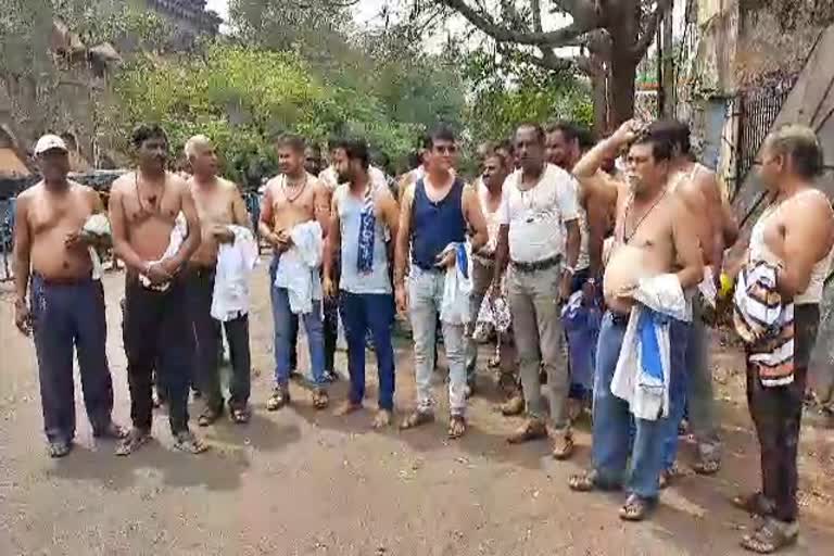 semi-naked-protest-of-apmc-activists-to-allow-mercy-killing