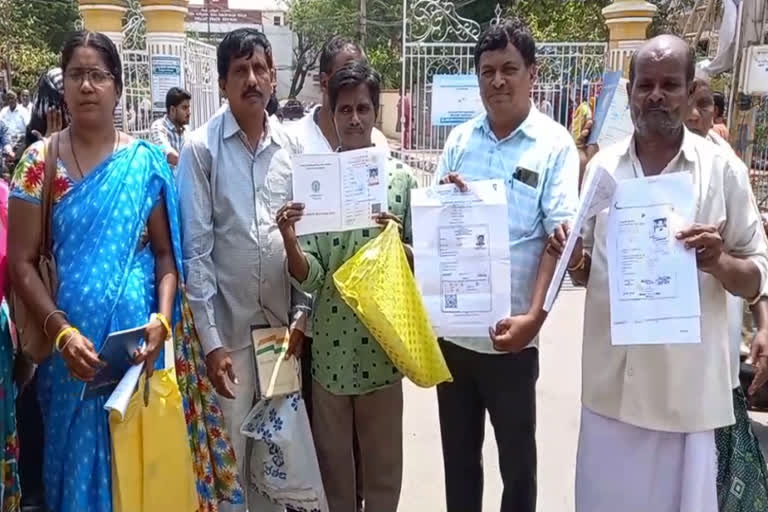 Farmers protest at Kurnool Collectorate