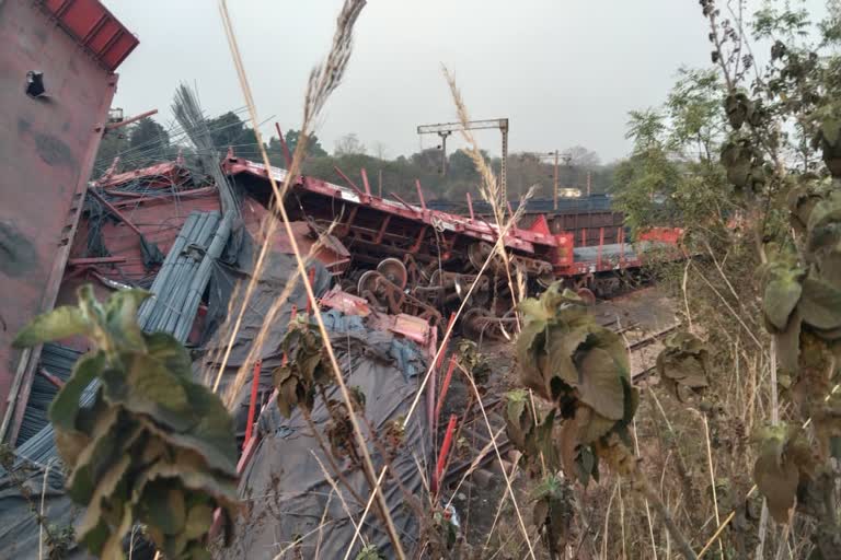 Goods train derailed in Jamgaon