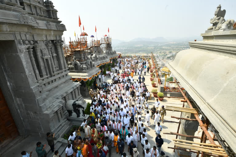 Sculptor's hard work behind Historical temple Yadadri