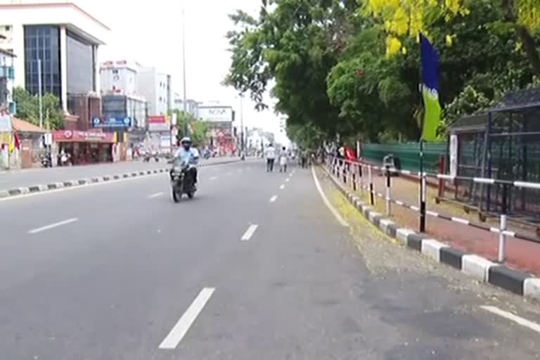 second day of the national strike in trivandrum  second day of the national strike in capital city  ദേശീയ പണിമുടക്ക് രണ്ടാം ദിനം  ദേശീയ പണിമുടക്ക് തിരുവനന്തപുരം  തലസ്ഥാനത്ത് പണിമുടക്ക് പൂര്‍ണം