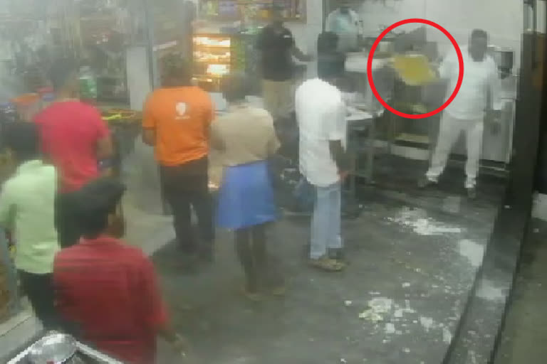 மாமூல் தராத பிரியாணி கடை உரிமையாளர் - கடையை அடித்து உடைத்த இருவர் கைது