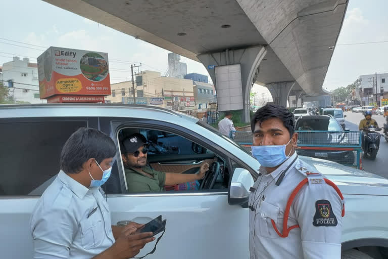 HYDERABAD TRAFFIC POLICE REMOVED BLACK FILM FROM MANCHU MANOJ  CAR