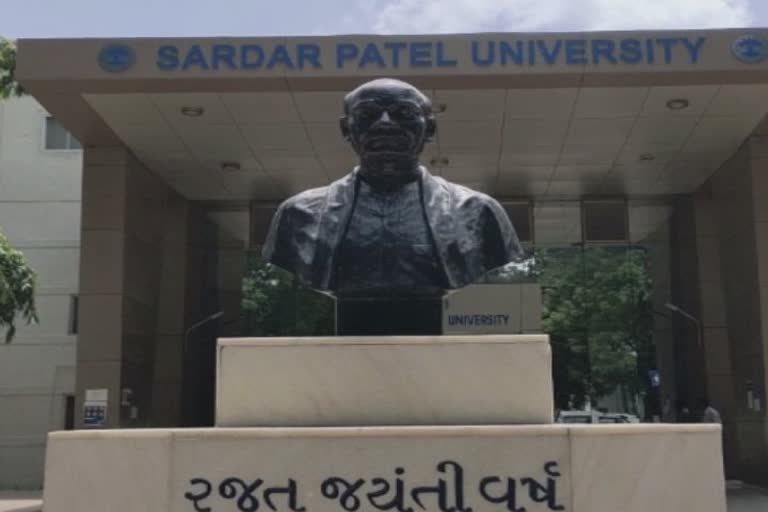 SP University: શિરીષ કુલકર્ણીના સાડા પાંચ વર્ષના કાર્યકાળ દરમિયાન લેવાયેલા નિર્ણયો અંગે પુર્નવિચારણાની માંગ