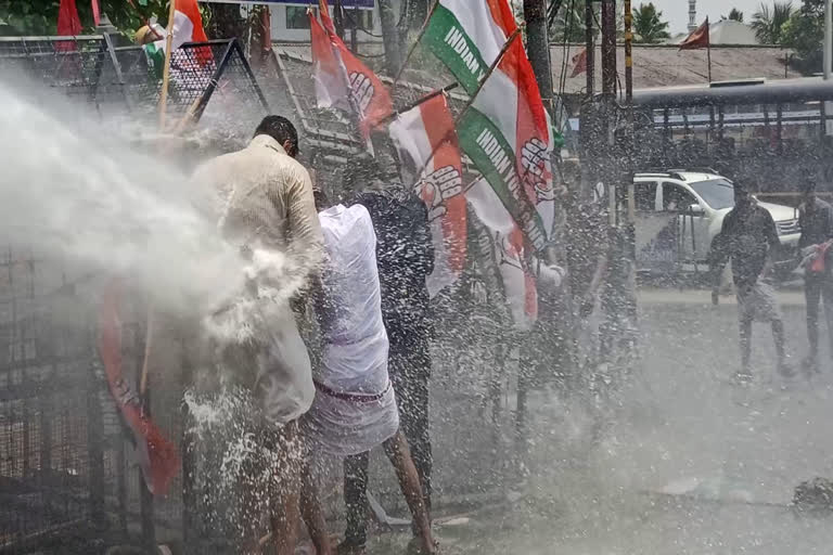 കൊല്ലത്ത് യൂത്ത് കോണ്‍ഗ്രസ് മാർച്ചിൽ സംഘർഷം  കെ- റെയിൽ  കെ- റെയിൽ പ്രതിഷേധം  K RAIL  K RAIL YOUTH CONGRESS  യൂത്ത് കോൺഗ്രസ് കൊല്ലം നിയോജക മണ്ഡലം  K Rail protest  Youth congress K Rail protest in kollam