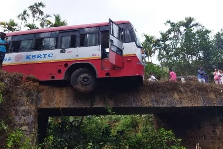 ಮೂಡಿಗೆರೆ ಬಳಿ ಬಸ್ ಅಪಘಾತ