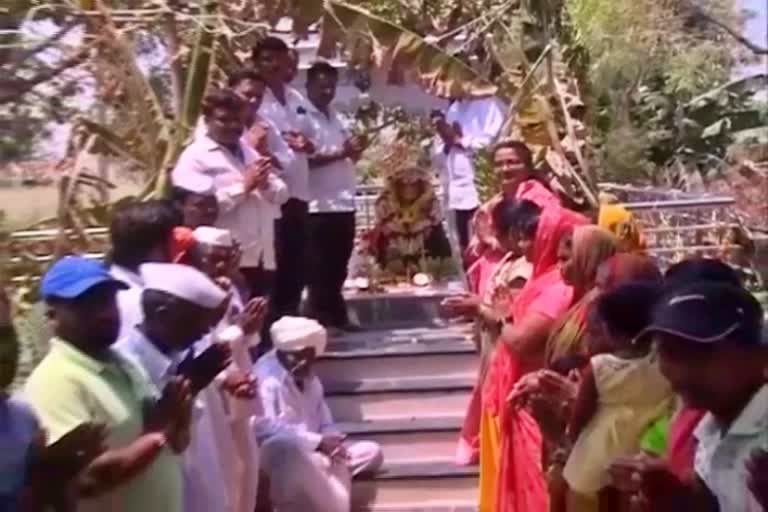 children-built-temple-for-mother-in-vijayapura