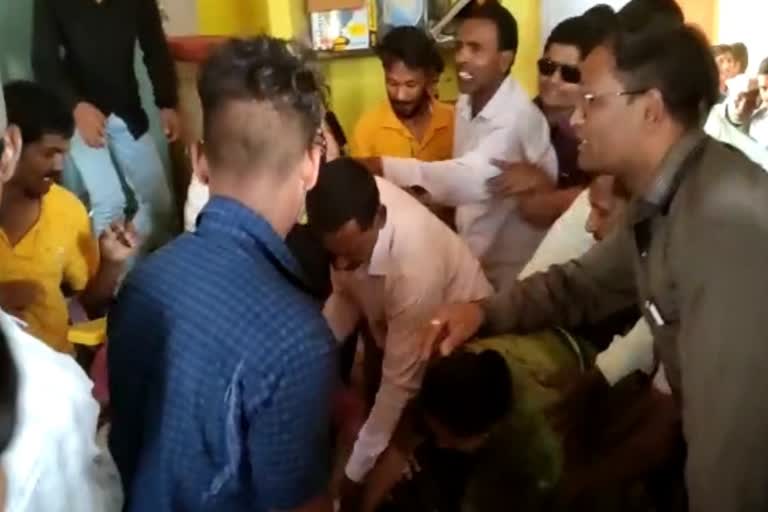 Viral Video Bhudarghad Teacher Beat