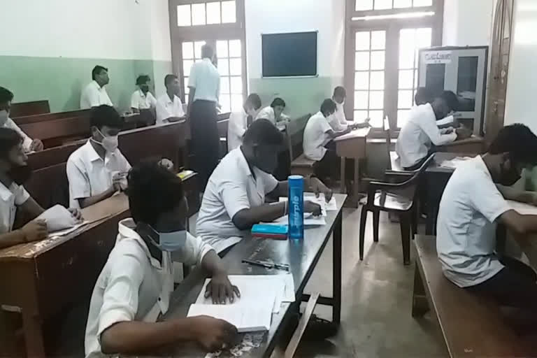 kerala sslc 2022  sslc exam started  kerala public exam  എസ്എസ്എൽസി പരീക്ഷ ആരംഭിച്ചു  പത്താം ക്ലാസ് പരീക്ഷ  എസ്എസ്എൽസി പരീക്ഷ ഇന്ന് മുതല്‍