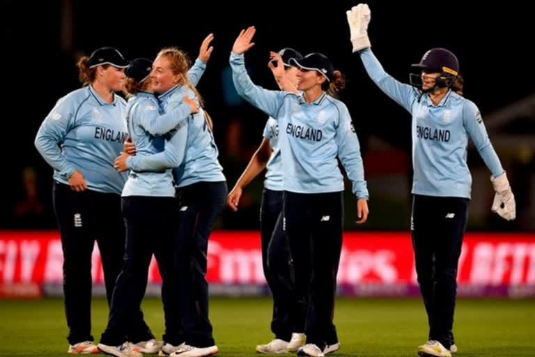 CWC 2022  ICC womens's world cup  England vs Australia  women's world cup  women's world cup | ദക്ഷിണാഫ്രിക്കയെ തകര്‍ത്ത് ഇംഗ്ലണ്ട് വനിതാ ലോകകപ്പ് ഫൈനലില്‍  England entered to the finals of CWC 2022 by beating South Africa  CWC 2022 England defeated South Africa entered final  Danni Wyatt and Sophie Ecclestone  women's world cup final