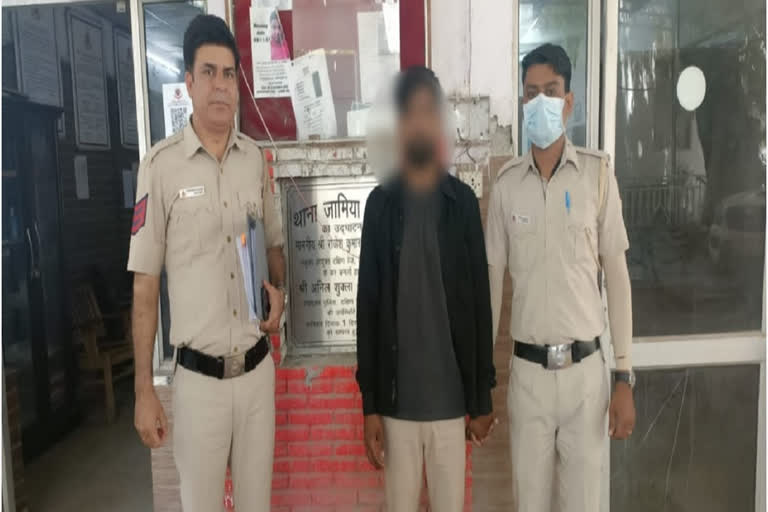 महिलाओं के सूट चोरी मामले में पुलिस ने एक युवक को पकड़ा