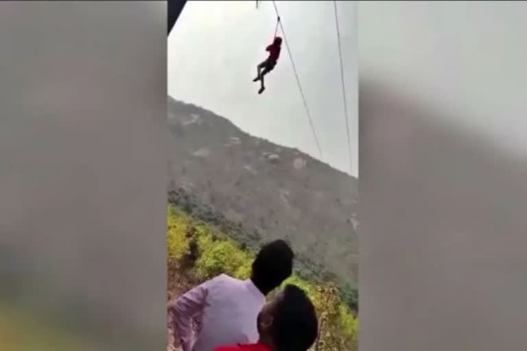 Woman trapped at a height of 1000 feet