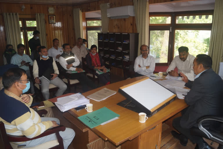 Nainital DM held a meeting