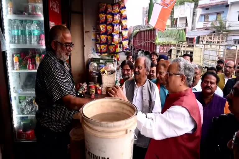 Raman Singh at paan shop in Khairagarh