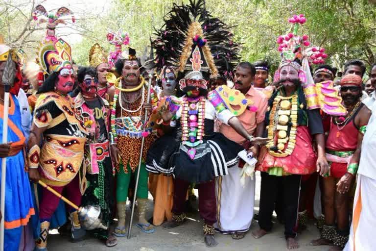 கோயில் திருவிழாக்கள் : பாரம்பரிய கலைஞர்களுக்கு முன்னுரிமை அளிக்க - இந்து சமய அறநிலையத்துறை உத்தரவுHRCE Ordered give priority to traditional artists for Festivals in temples