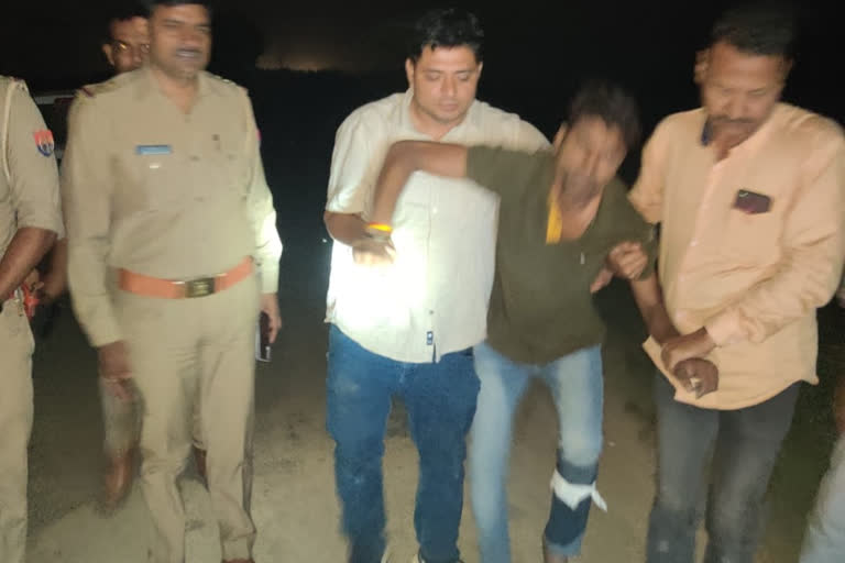 पुलिस की गिरफ्त में बदमाश