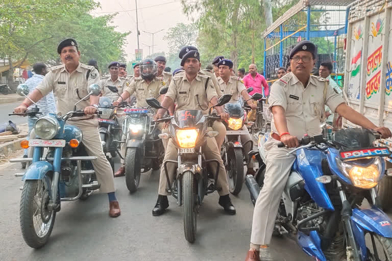 पटना में पुलिस का फ्लैग मार्च