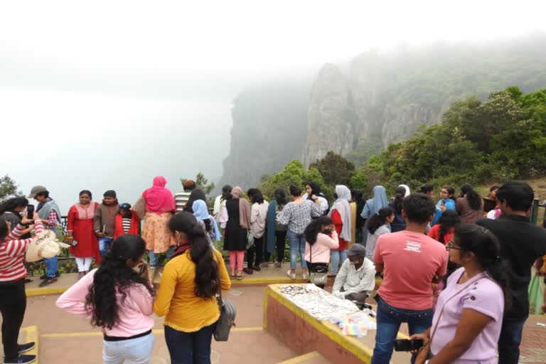 கொடைக்கானல் சீசன் ஆரம்பம் : அதிகரிக்கும் சுற்றுலா பயணிகளின் வருகை