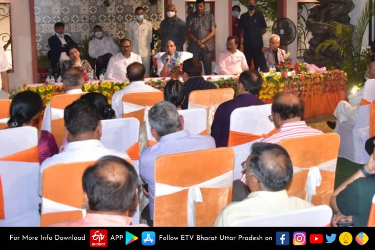 रक्षामंत्री राजनाथ सिंह ने व्यापारियों संग की बैठक