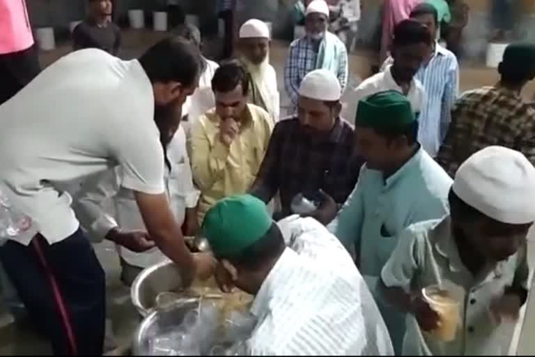 bevu-bella-distributed-to-muslims-in-masjid