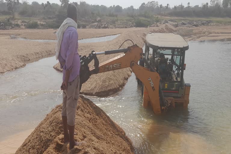 villagers-will-agitate-to-stop-illegal-sand-mining-in-khunti
