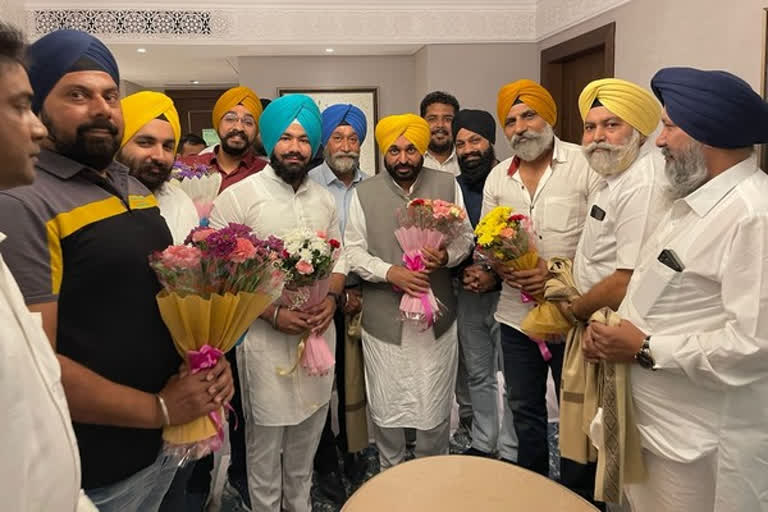 Representatives and dignitaries of the Sikh society of Gujarat called on Punjab Chief Minister Bhagwant Mann on Sunday, after the latter's visit to the Swaminarayan Temple in Gujarat's Shahibaug with Aam Aadmi Party (AAP) national convenor Arvind Kejriwal