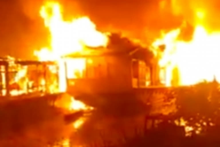 Seven houseboats gutted in Kashmir's Nigeen lake