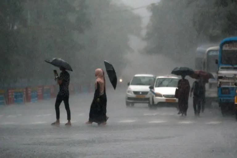 കനത്ത മഴ  തെക്കന്‍ കേരളത്തിലും മധ്യ കേരളത്തിലുമാണ് മഴയ്ക്ക് സാധ്യത  Rainfall is likely in South and Central Kerala  ന്യൂന മര്‍ദ്ദം
