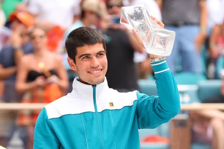 Alcaraz Wins First ATP Masters 1000 Title In Miami  TENNIS | മിയാമി ഓപ്പണിൽ മുത്തമിട്ട് പുത്തൻ ടെന്നീസ് താരോദയം അൽകാരസ്  The 18-year-old Carlos Alcaraz  miami open 2022  latest tennis updates  ഏറ്റവും പ്രായം കുറഞ്ഞ പുരുഷ ചാമ്പ്യനാണ് അൽകാരാസ്