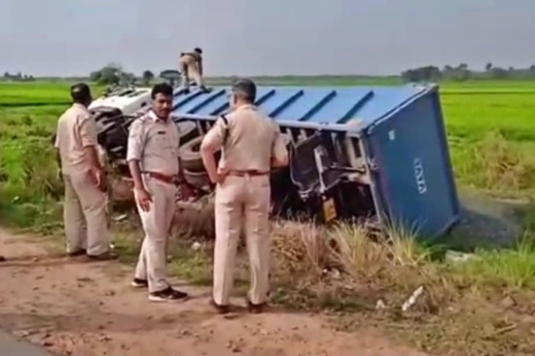 West Bengal: Four of family among five killed as dumper hits e-rickshaw