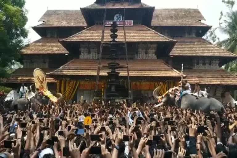 തൃശൂര്‍ പൂരം പ്രൗഡിയോടെ നടത്തും  thrissur pooram 2022 high level meeting minister k radhakrishnan  thrissur pooram high level meeting  തൃശൂര്‍ പൂരം നടത്തും  കൊവിഡ് മാനദണ്ഡങ്ങൾ പാലിച്ച് തൃശൂര്‍ പൂരം നടത്തും