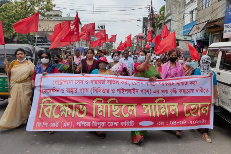 http://10.10.50.80:6060/reg-lowres/04-April-2022/vid-tripura-agartala-cpim-protestrally-tr10002_04042022160458_0404f_1649068498_946.mp4