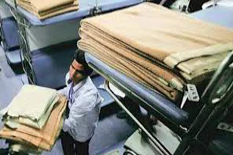 northern-railway-restored-service-of-curtains-sheets-and-bedrolls-in-trains