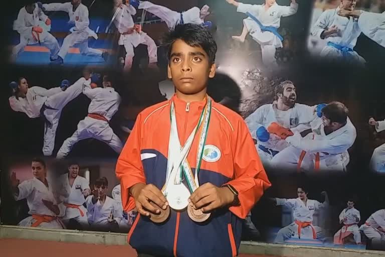 Gwalior sweeper son won Gold